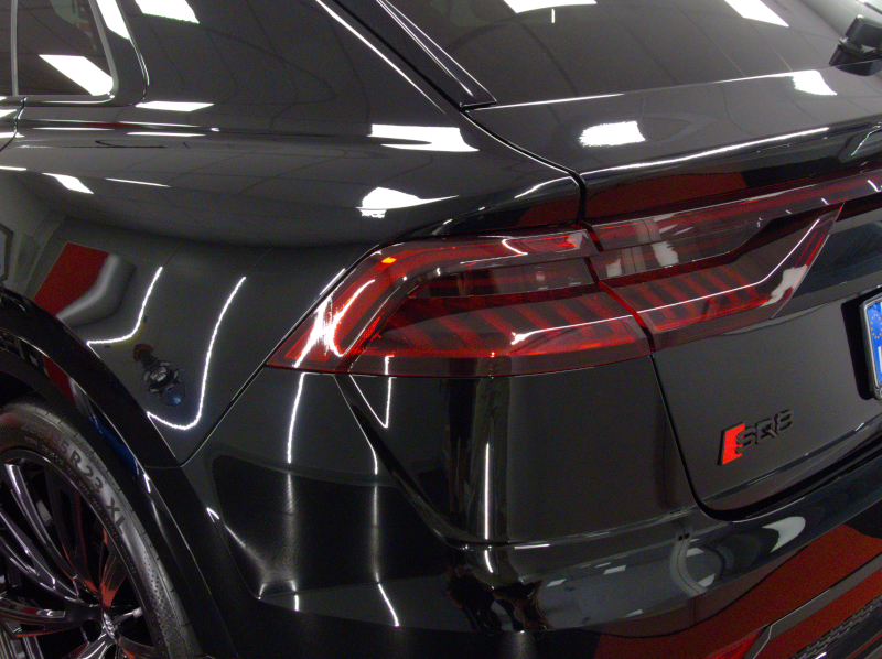 trattamento nanotecnologico su auto nera Audi Q8