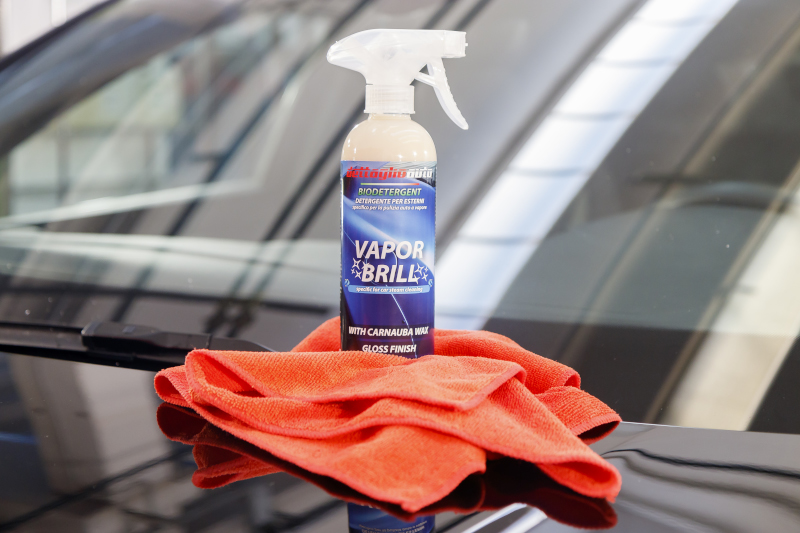 detergente per pulizia esterni auto a vapore