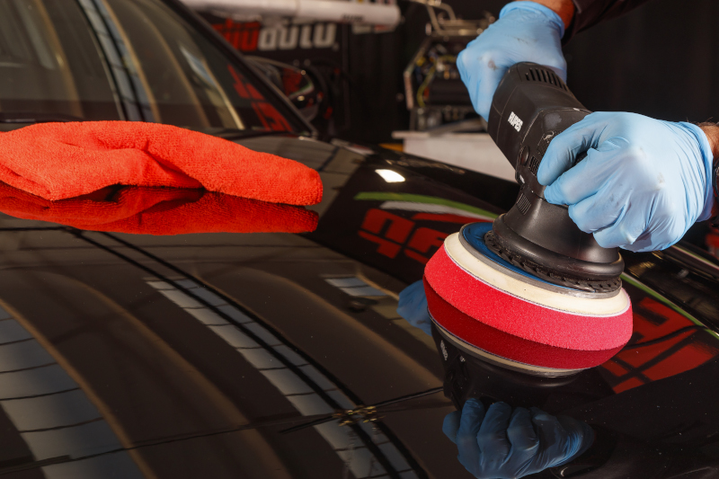 Car polishing on a black car